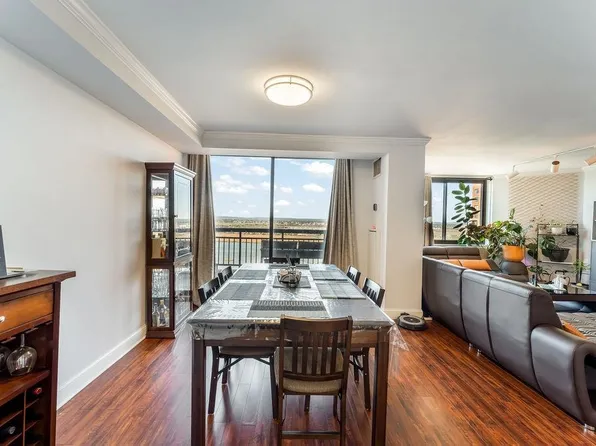 2110 Harmon Cove Tower image 13 of 50