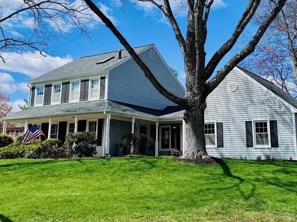 14511 Oak Cluster Dr, Centreville, VA 20120