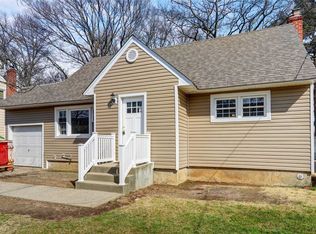 312 Unqua Rd, Massapequa, NY 11758
