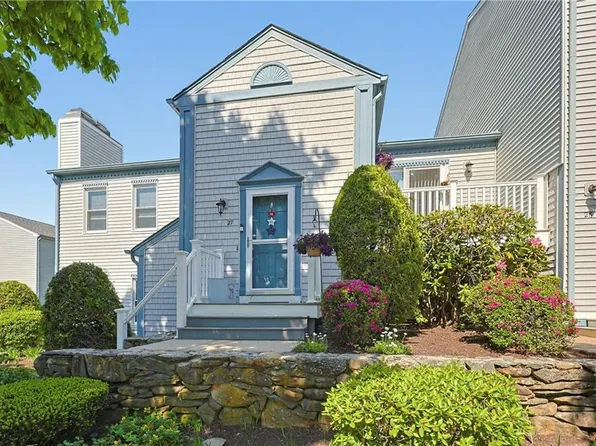 1 Willow Glen Cir APT 27, Warwick, RI 02889
