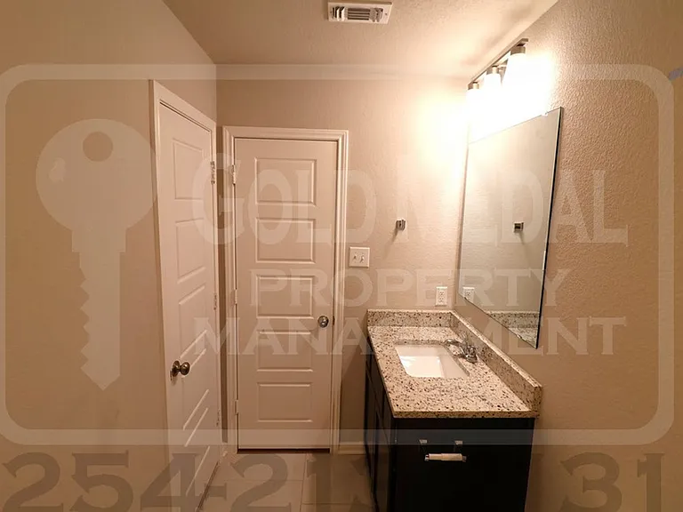 1810 Horatio St — Photo 10
