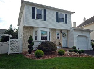 56 Tanbark Dr, Parlin, NJ
