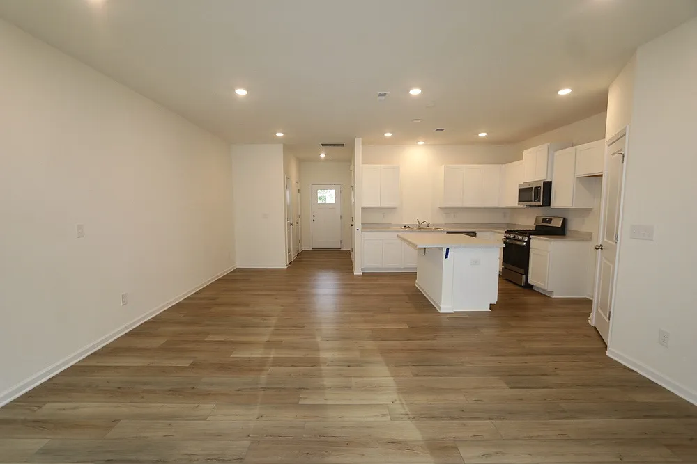 3 bed, 1601 sqft, $2,100 — Photo 2
