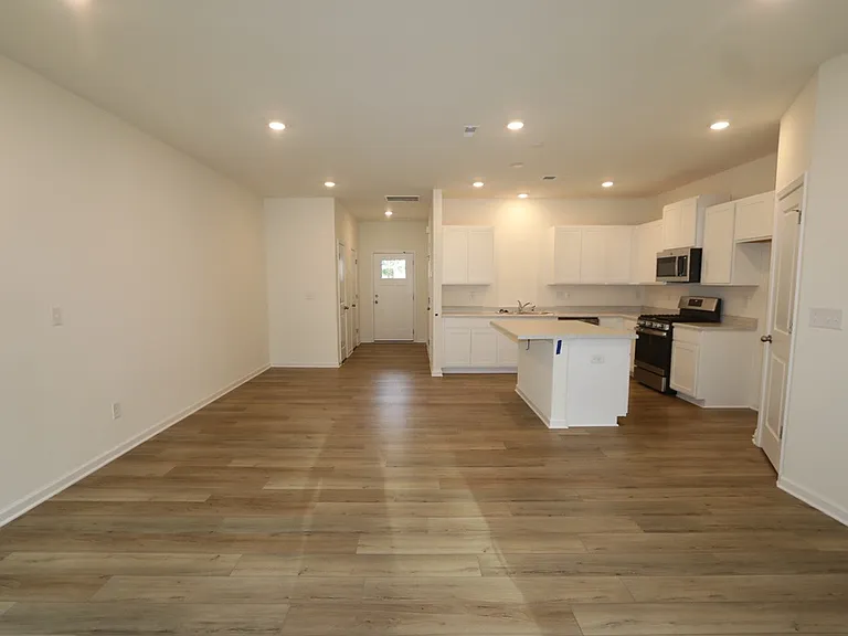 2723 Aubrey St — Photo 2