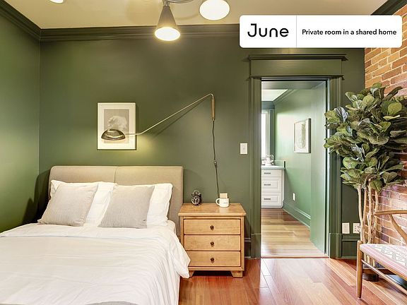 2nd image of 814 9th St NE #D