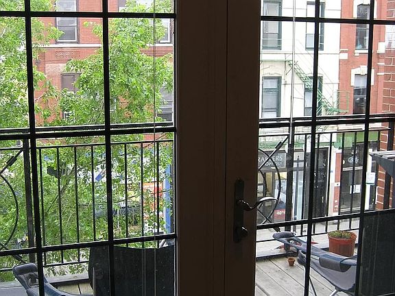 3rd image of 1537 N Milwaukee Ave