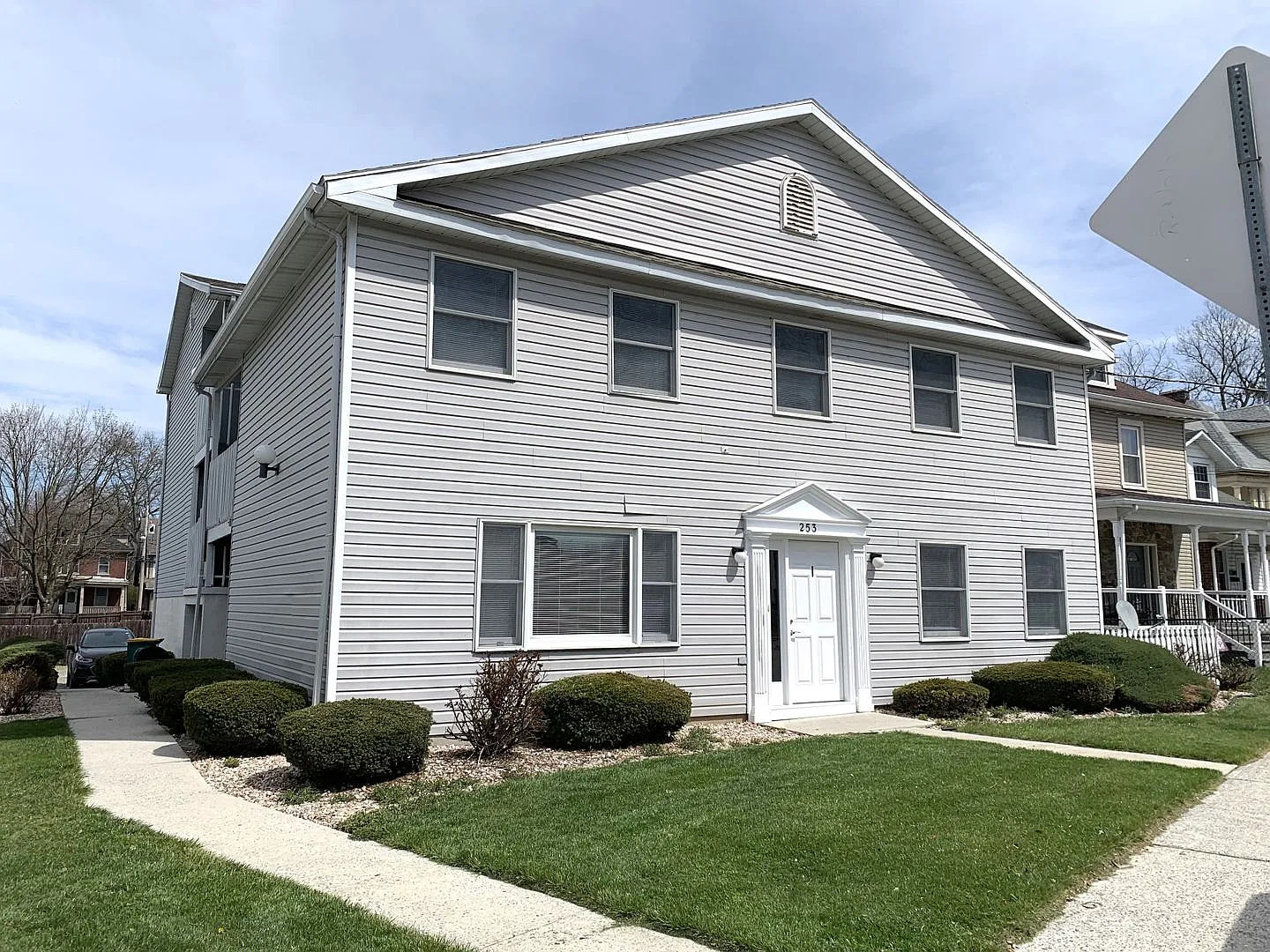 253 College Ave — Photo 2
