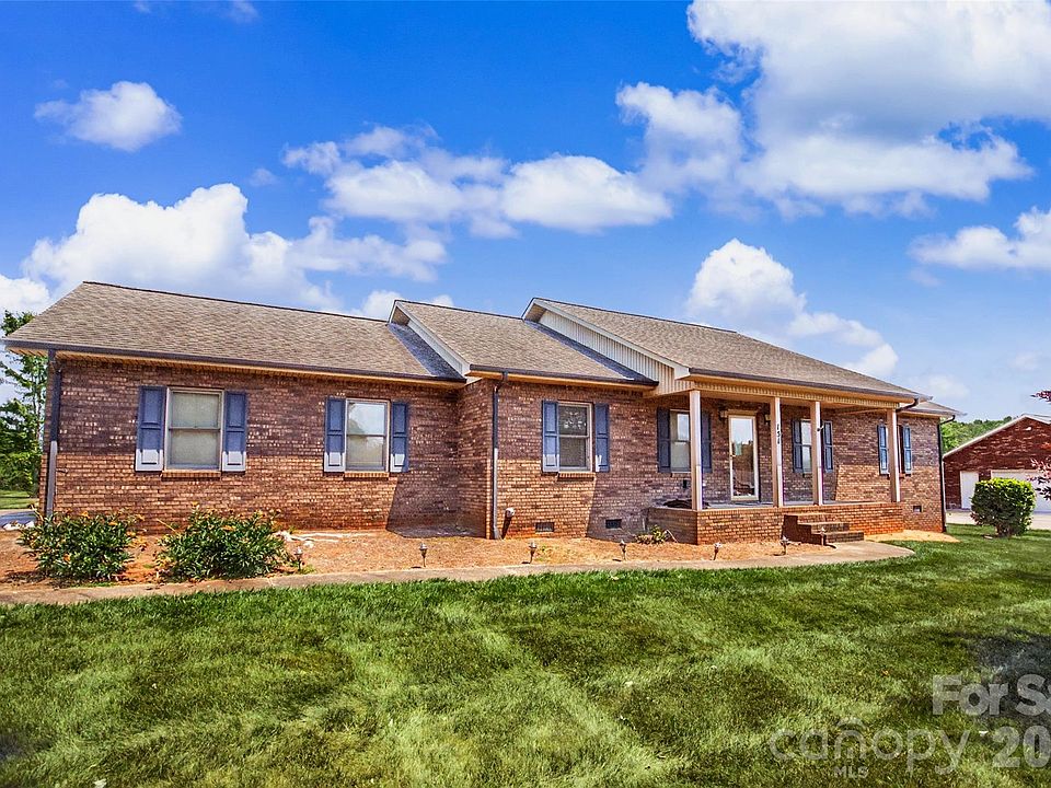 1st image of 151 Meadow Oaks Dr