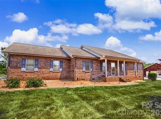 151 Meadow Oaks Dr, Statesville, NC 28625