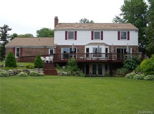 2854 Windwood Ct, Commerce Township, MI 48382
