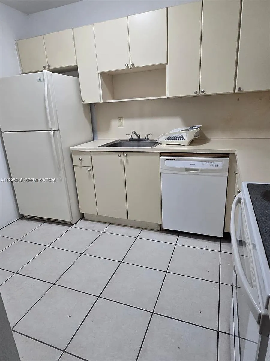 Building Photo - 9972 SW 88th St #1119
