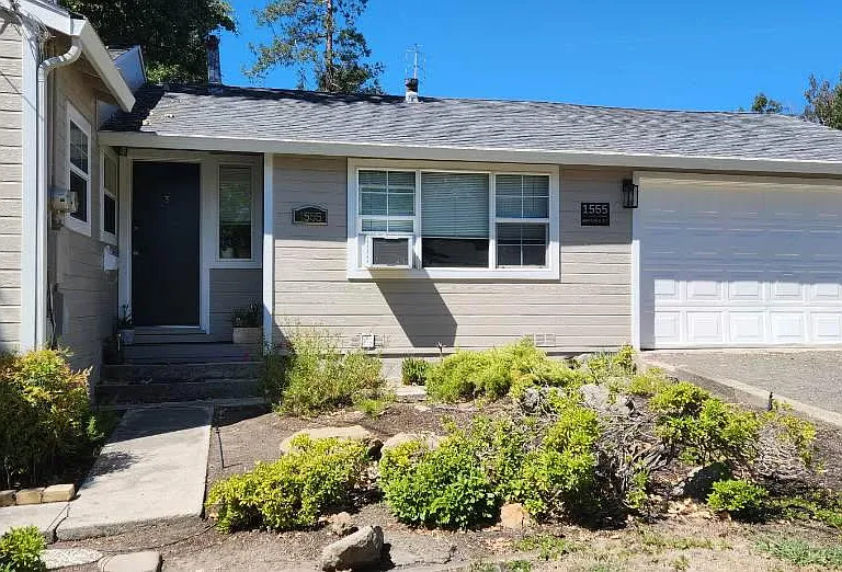1555 Brooks St — Photo 3