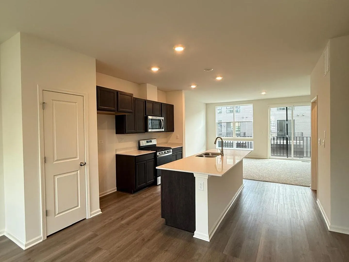 347 Summit Cir - 347 Summit Cir — Photo 2