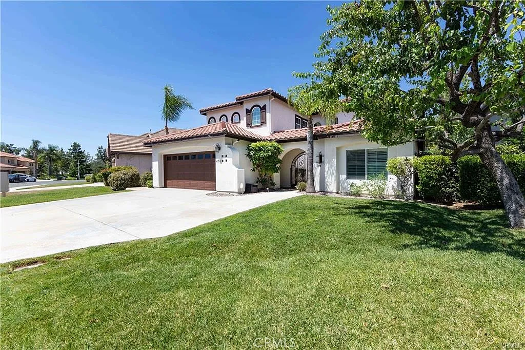 4 bed, 3025 sqft, $3,700 — Photo 1