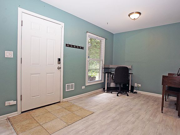 5th image of 1818 Jamestown Cir #1818