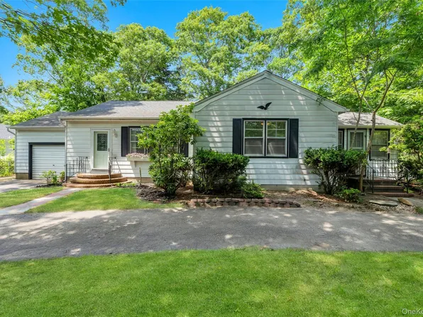 62 Squires Avenue, East Quogue, NY 11942
