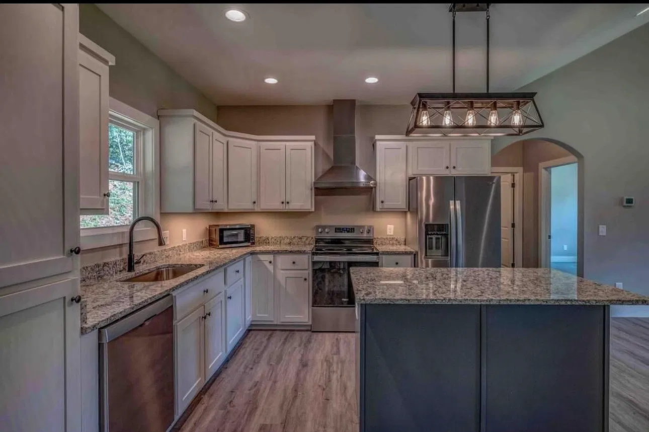 3 bed, 1344 sqft, $2,300 — Photo 2