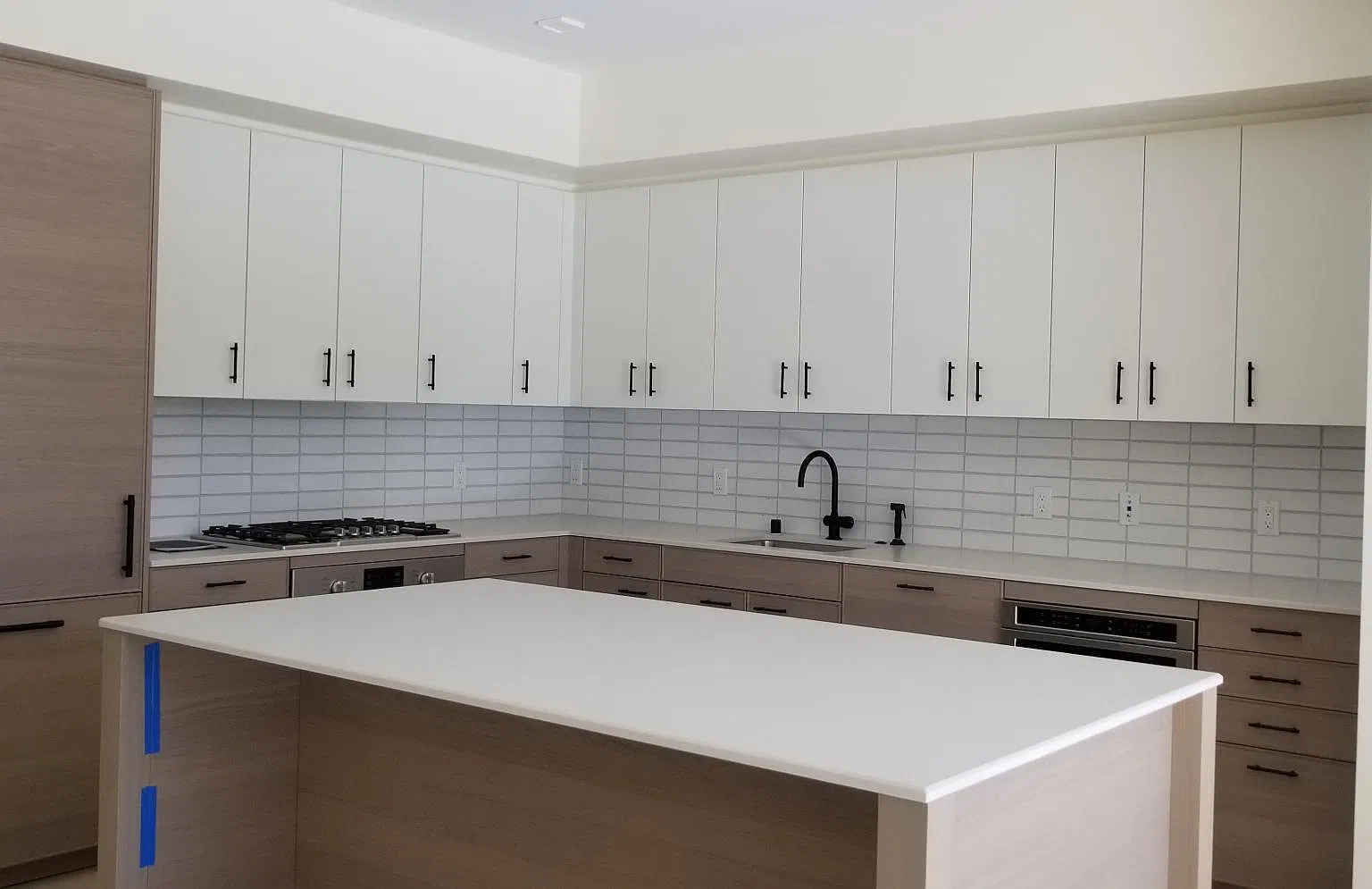2 bed, 1069 sqft, $8,350 — Photo 1