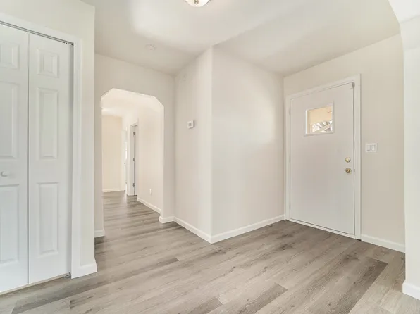 24614 Taft Rd, Novi, MI 48375
