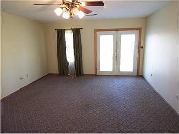 4th image of 1409 Northwoods Dr