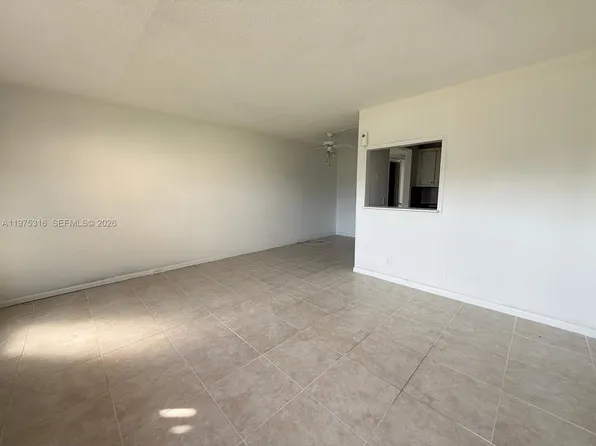 210 Canterbury Dr W #J, West Palm Beach, FL 33418