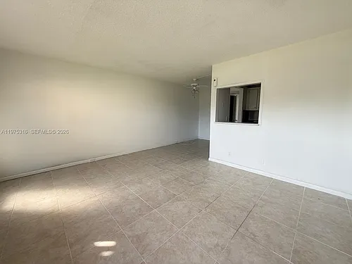 210 Canterbury Dr #210-J Photo 1