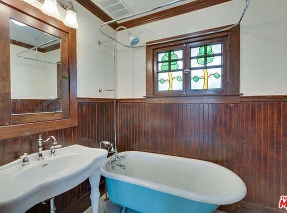 5th image of 1548 Micheltorena St #1/4