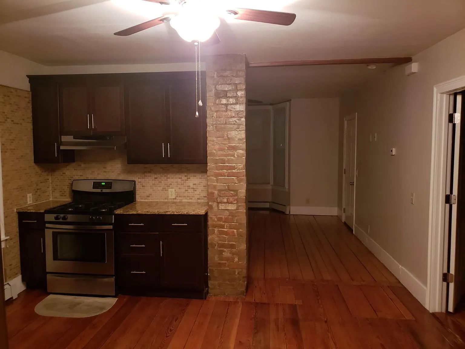 2 bed, 800 sqft, $1,900 — Photo 4