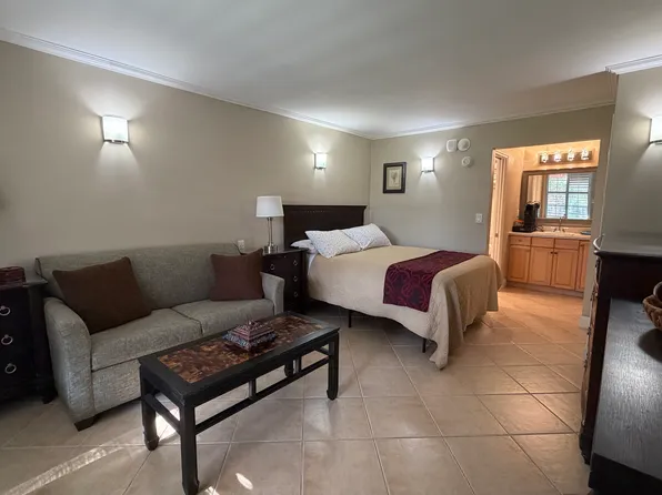 2555 Tamiami Trl N #238, Naples, FL 34103