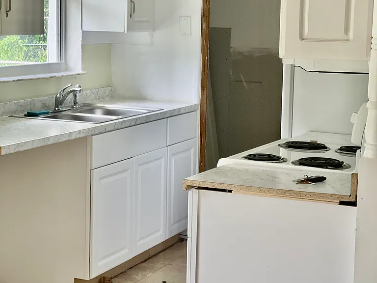225 Avacado Ct #4 — Photo 7