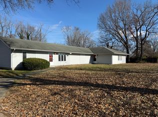 1300 W Grand Ave #B, Carterville, IL 62918