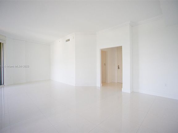 2nd image of 3001 NE 185th St APT 411