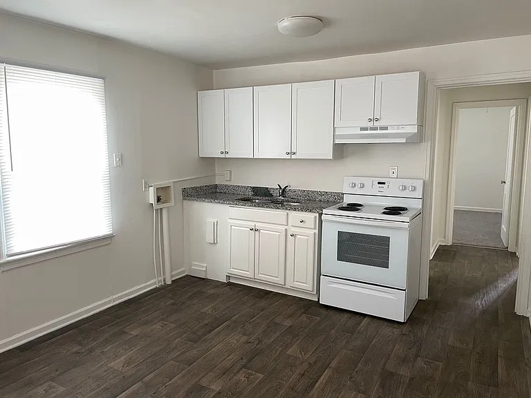 1510 Sloan St — Photo 12