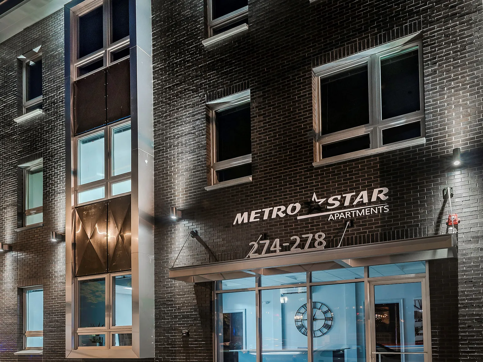 Metro on Crown — Photo 4