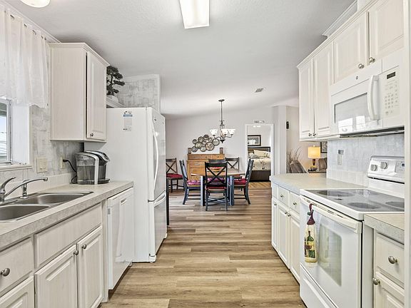 5th image of 329 Kiwi Drive