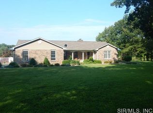 25 Kevin Dr, Brighton, IL 62012