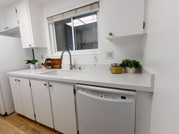 5th image of 363 Tyrella Ave APT C