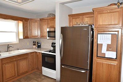 5th image of 905 W Plains Ave