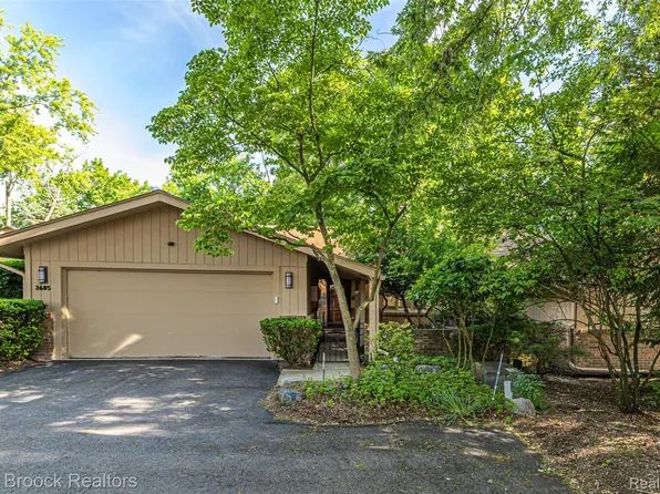 3685 Quail Hollow Dr, Bloomfield Hills, MI 48302