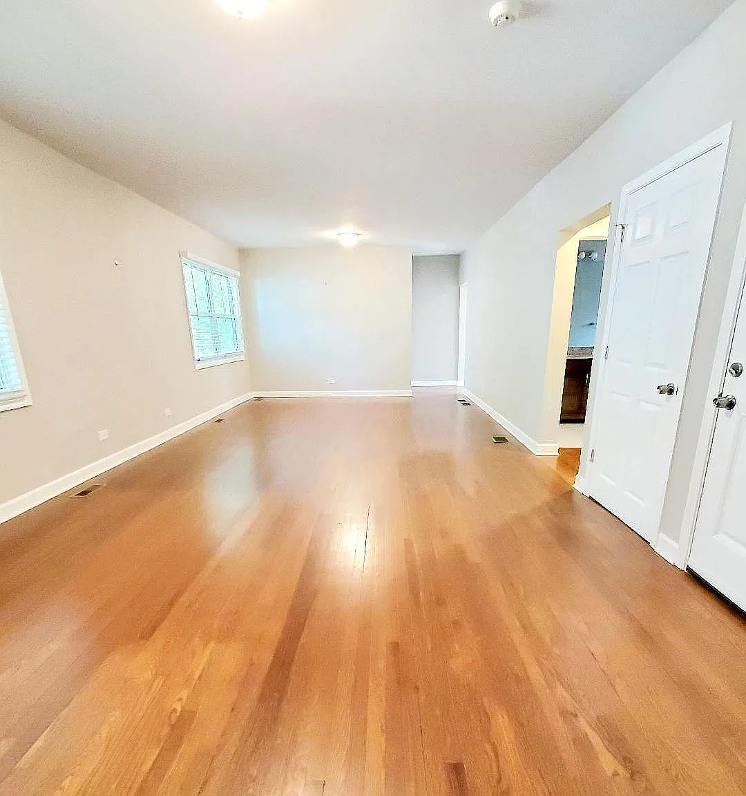 3 bed, 1300 sqft, $2,990 — Photo 3