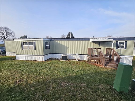 2nd image of 102 Tiffany Ln