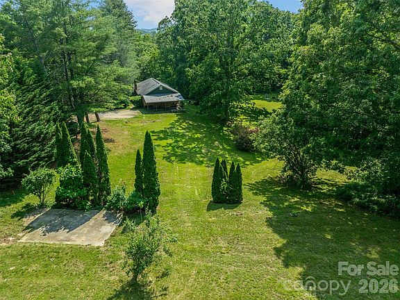5th image of 18 Luckenbach Dr