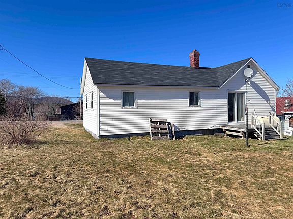 2nd image of 568 Dingwall Rd