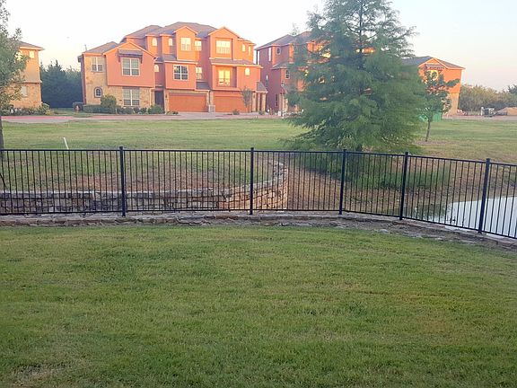 5th image of 2655 Venice Dr Unit 4