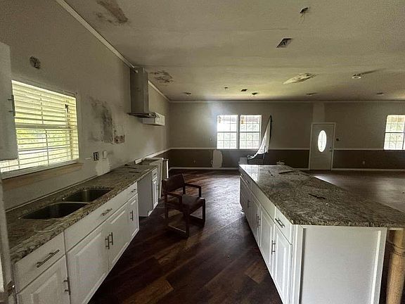 2nd image of 206 Grayson St