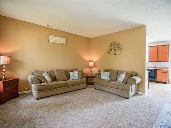 5th image of 11137 Sanders Dr