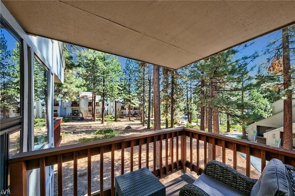 3 bed, 3.0 bath, 1243 sqft, $3,950 — Photo 1