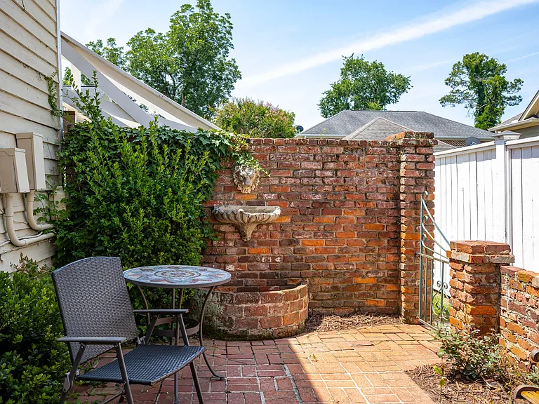 241 Laurens St SW #C — Photo 23