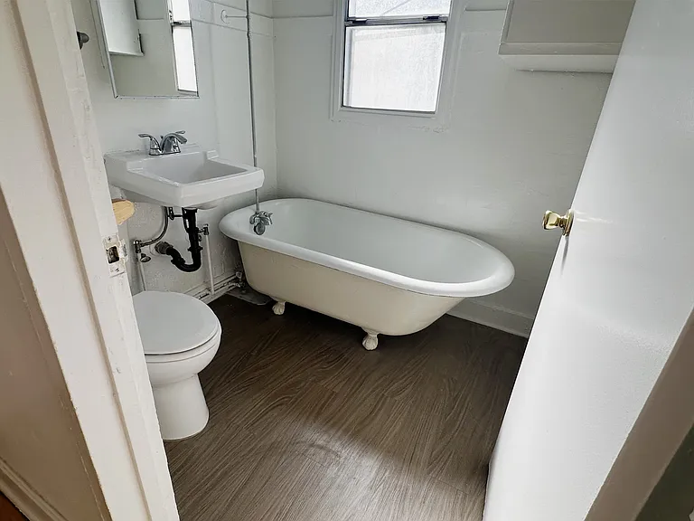 Bathroom_01
