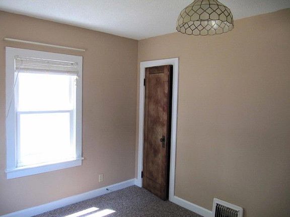 5th image of 2521 Cortland Ave